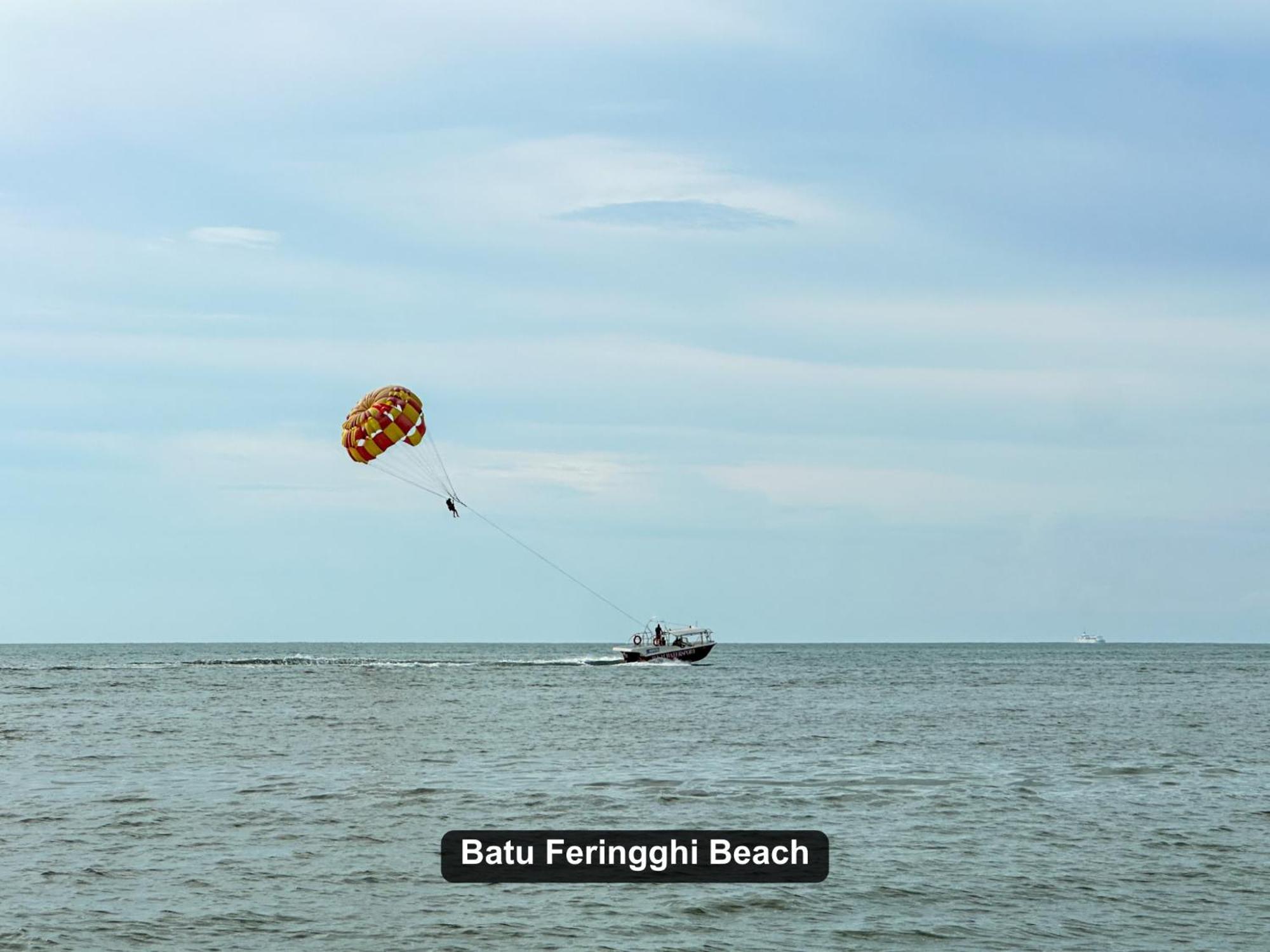 Appartamento By The Sea- Pool And Sea View Batu Ferringhi Esterno foto