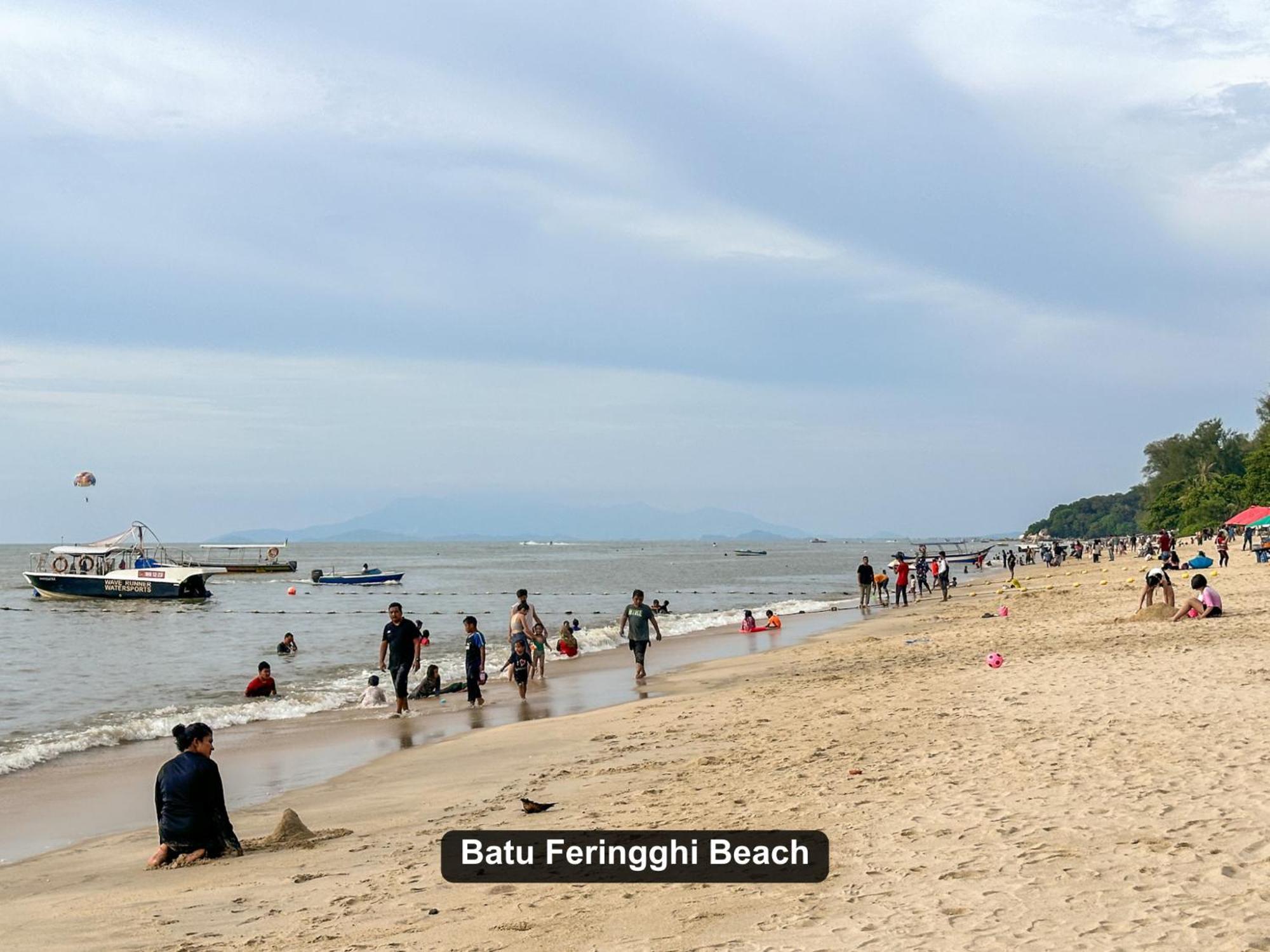 Appartamento By The Sea- Pool And Sea View Batu Ferringhi Esterno foto